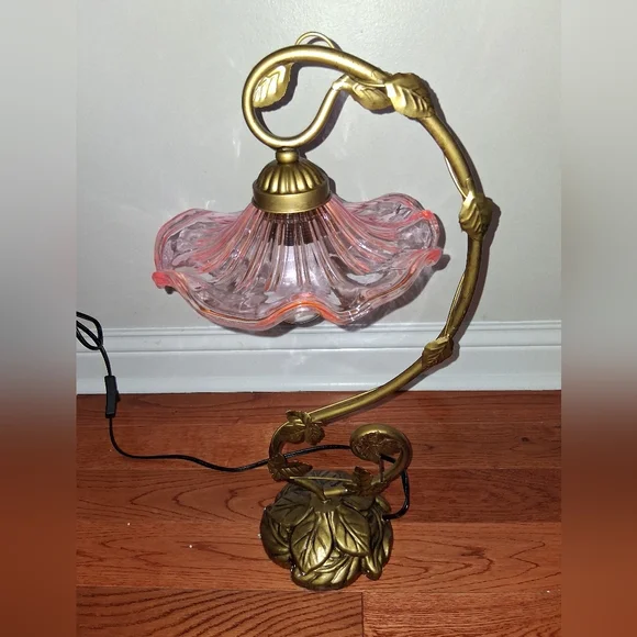 NIB Dolls Kill Dreamland Bloom Pink Table Lamp!! - Picture 10 of 16